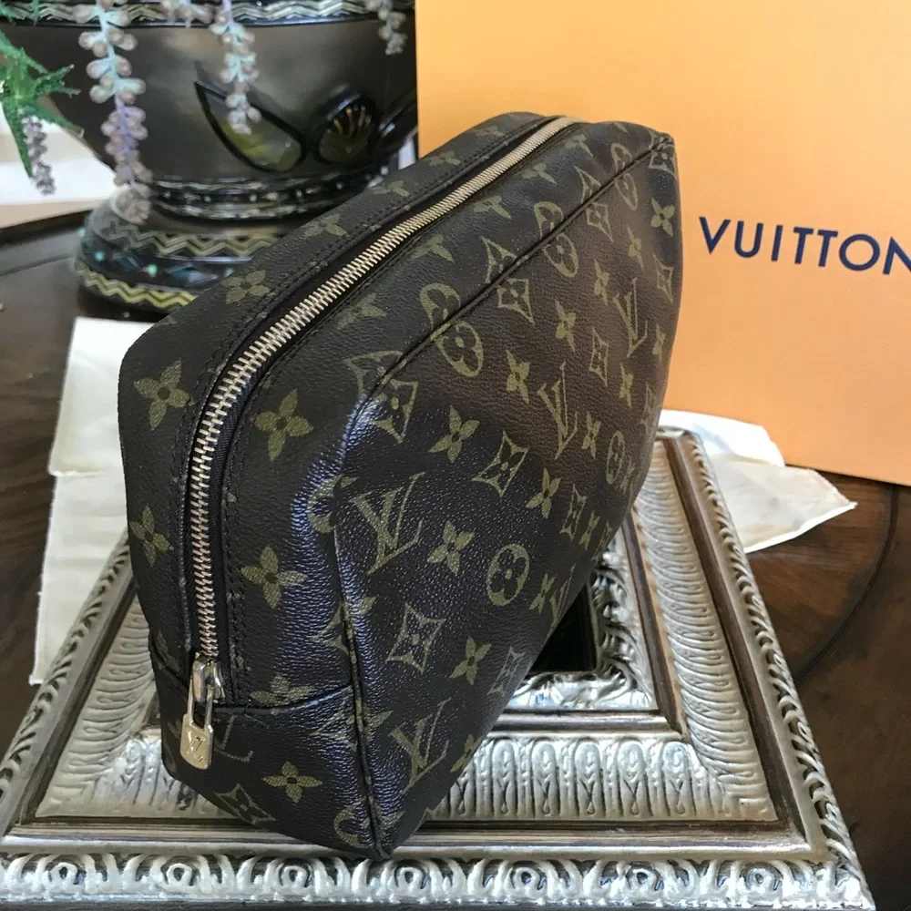 Gorgeous Louis Vuitton Unisex Trousse 28 Toiletries Bag Cosmetic Case - Picture 1 of 15